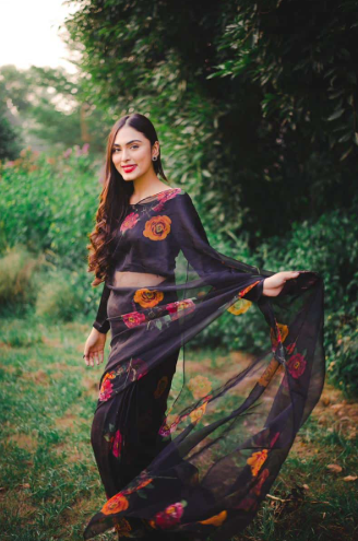 Siyah Saree